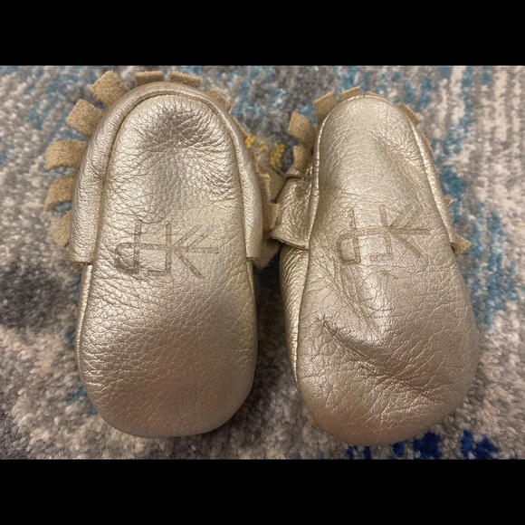 Freshly Picked Platinum Mocc. - Picture 2 of 4